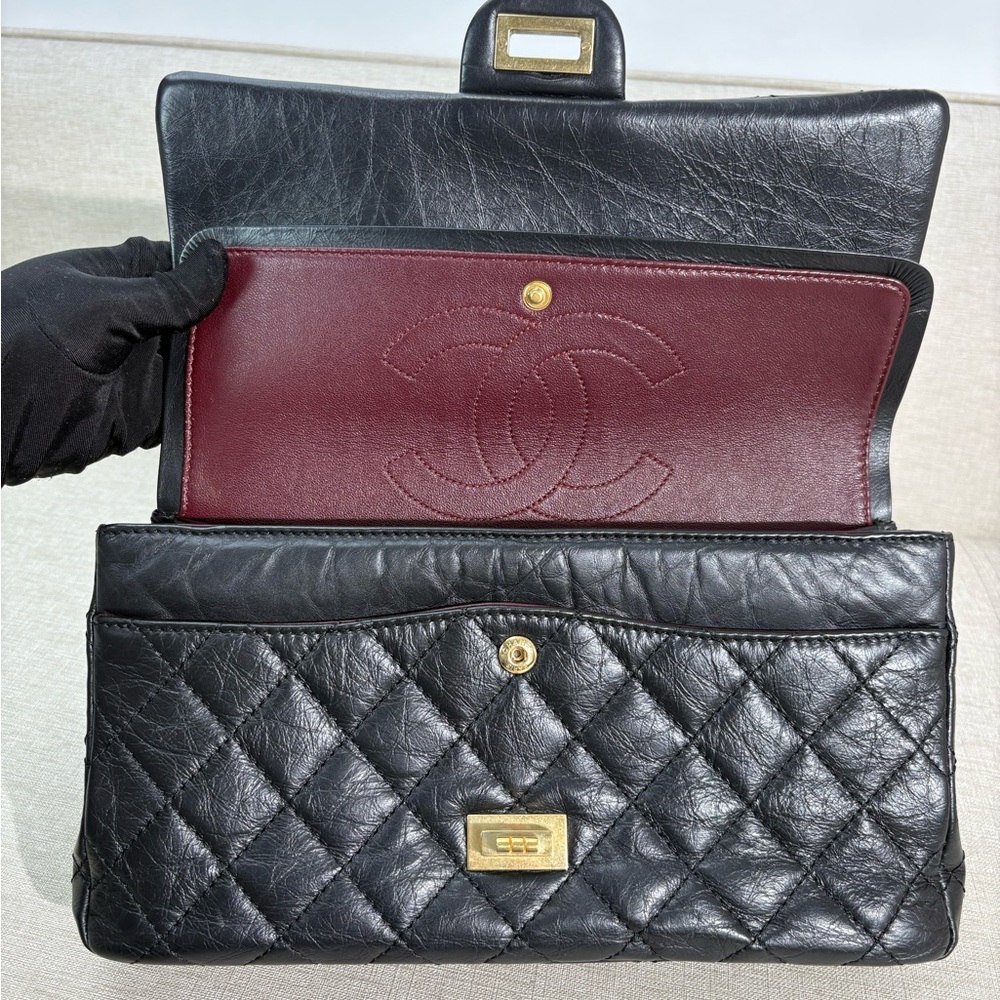 CHANEL Black Aged Calfskin Reissue 2.55 226 Flap Bag GHW - Picture 14 of 17